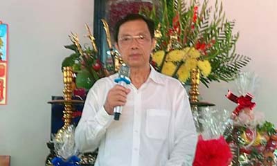 Lễ trao gia phả cho họ Nguyễn  ấp Long Giêng, xã Phước Hậu, huyện Cần Giuộc